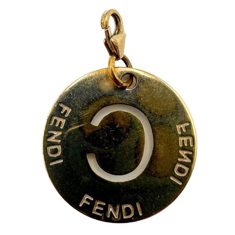 ciondolo fendi iniziale prezzo|fendi soft.